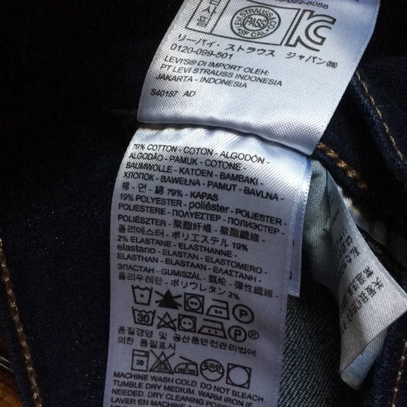 Levi’s Shorts - Picture 4 of 5